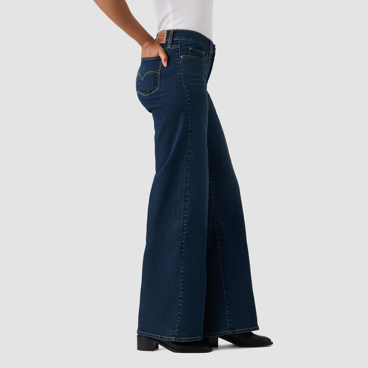 Pantalones Jeans Levis 318 Shaping Wide Leg para Damas – vista 2
