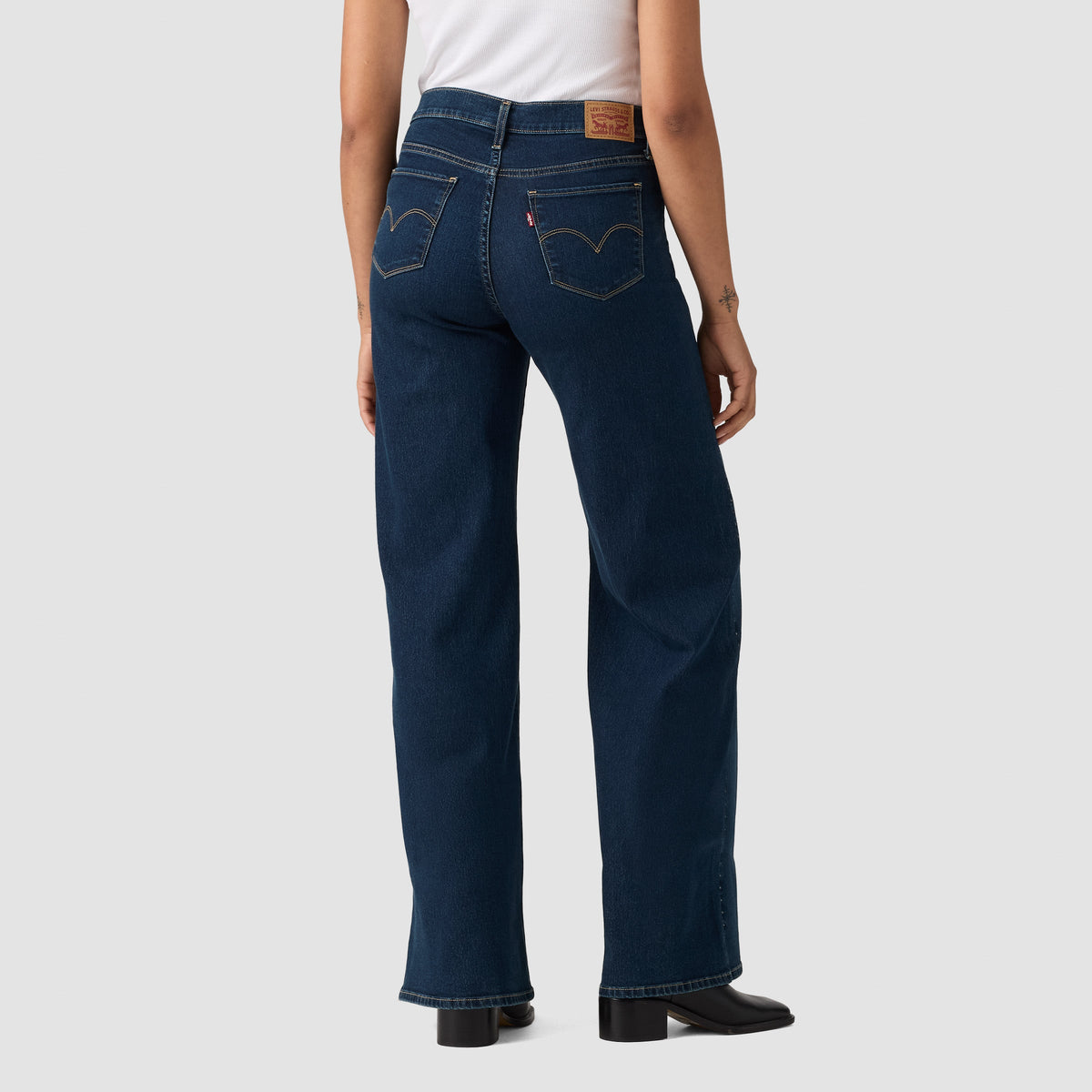 Pantalones Jeans Levis 318 Shaping Wide Leg para Damas – vista 3