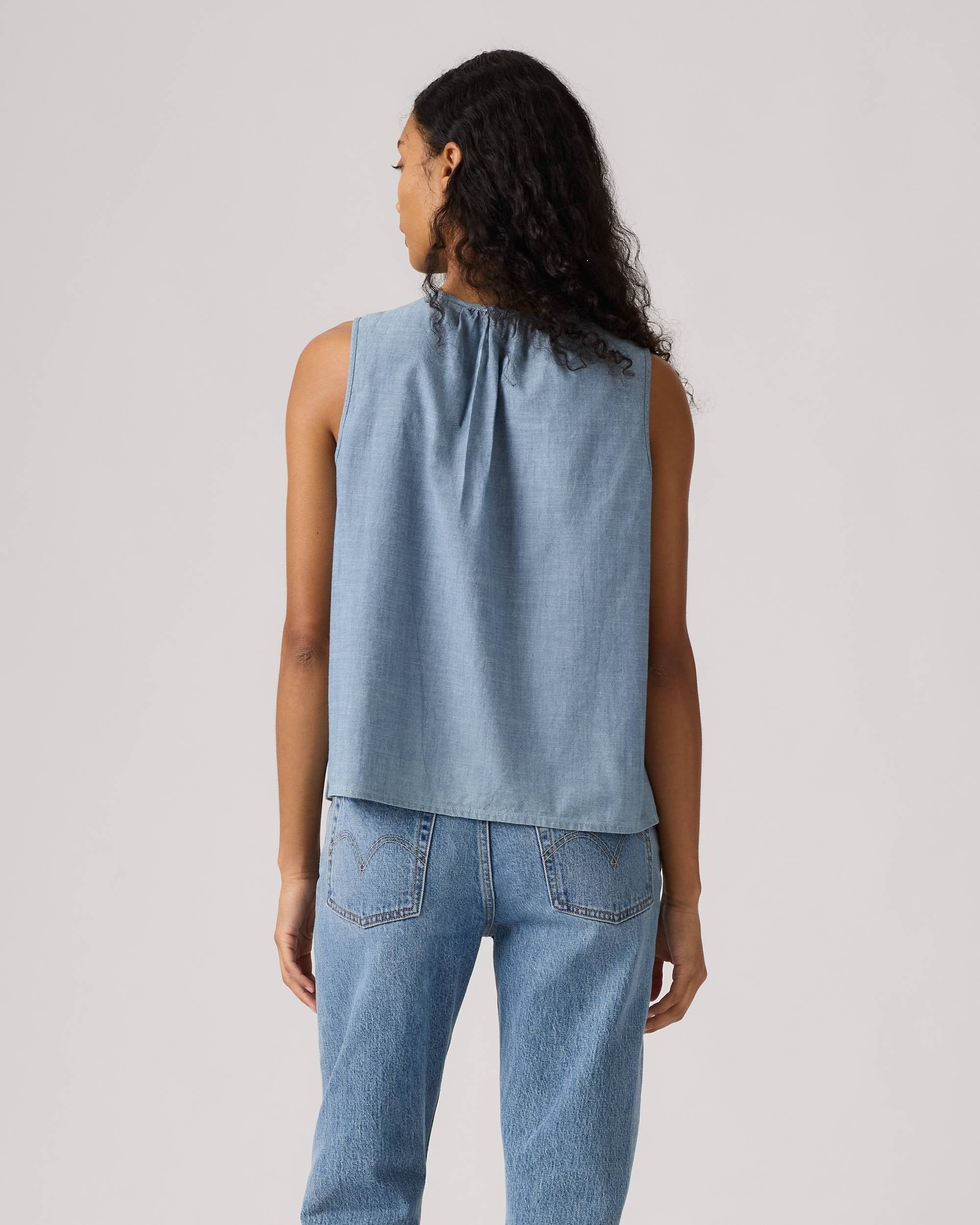 Blusa Levis sin Mangas Lisa para Damas