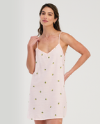 Pijama batola de tirantes para mujer en color rosa con estampado floral sutil, marca St. Even.