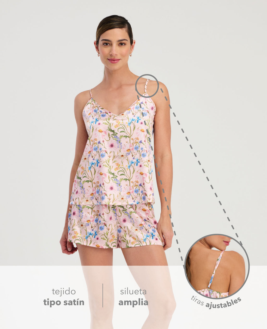 Pijama de satín para mujer con blusa de tiras ajustables y short estampado floral en silueta amplia.