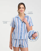 Mujer usando pijama St. Even de short y camisa manga corta azul a rayas con botones y cuello clásico.