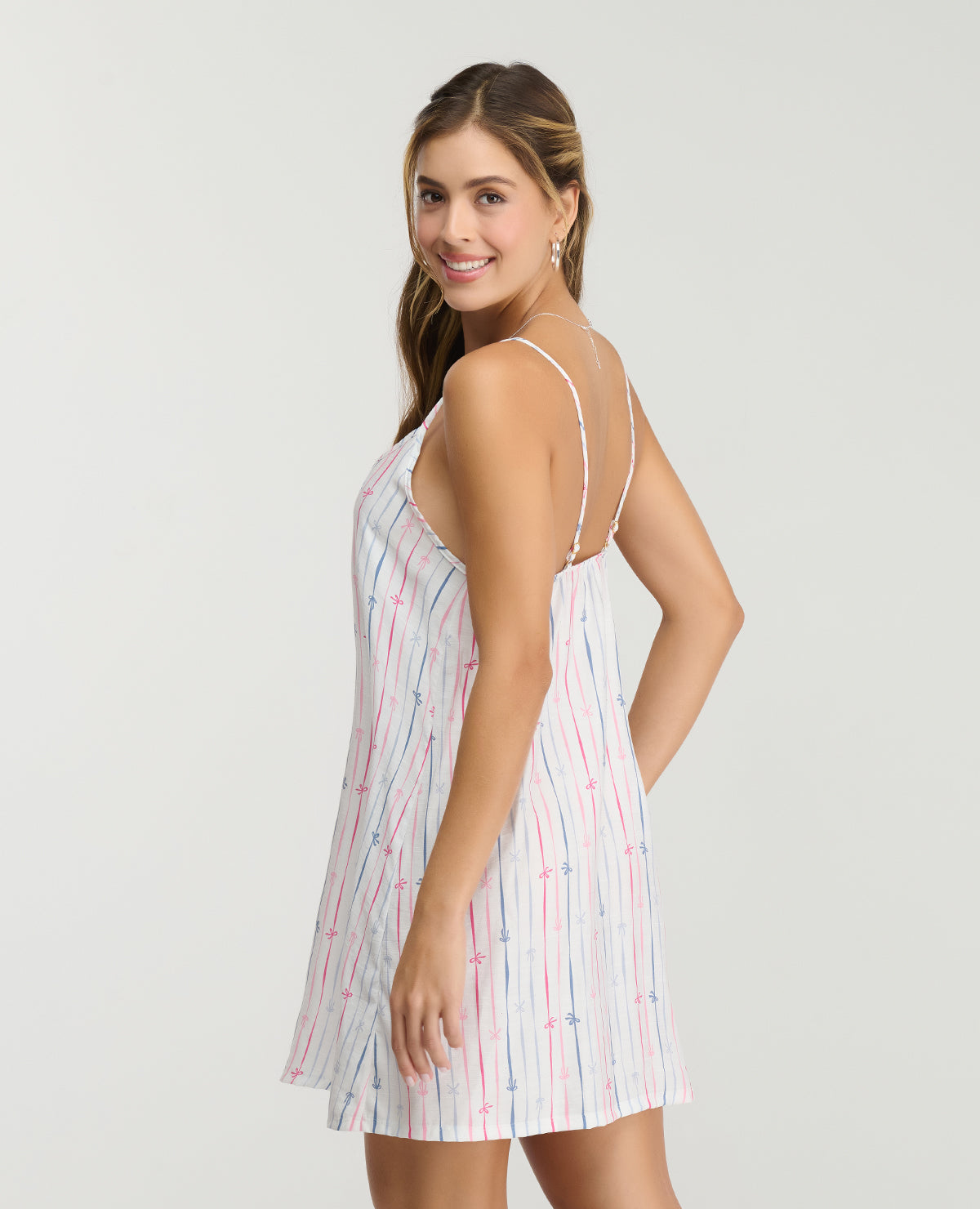 Pijama batola para mujer en tejido plano con estampado de rayas, silueta amplia y tiras ajustables de St.Even.