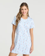 Pijama batola azul claro para mujer con estampado de perritos, manga corta y silueta semi ajustada en piel de durazno.