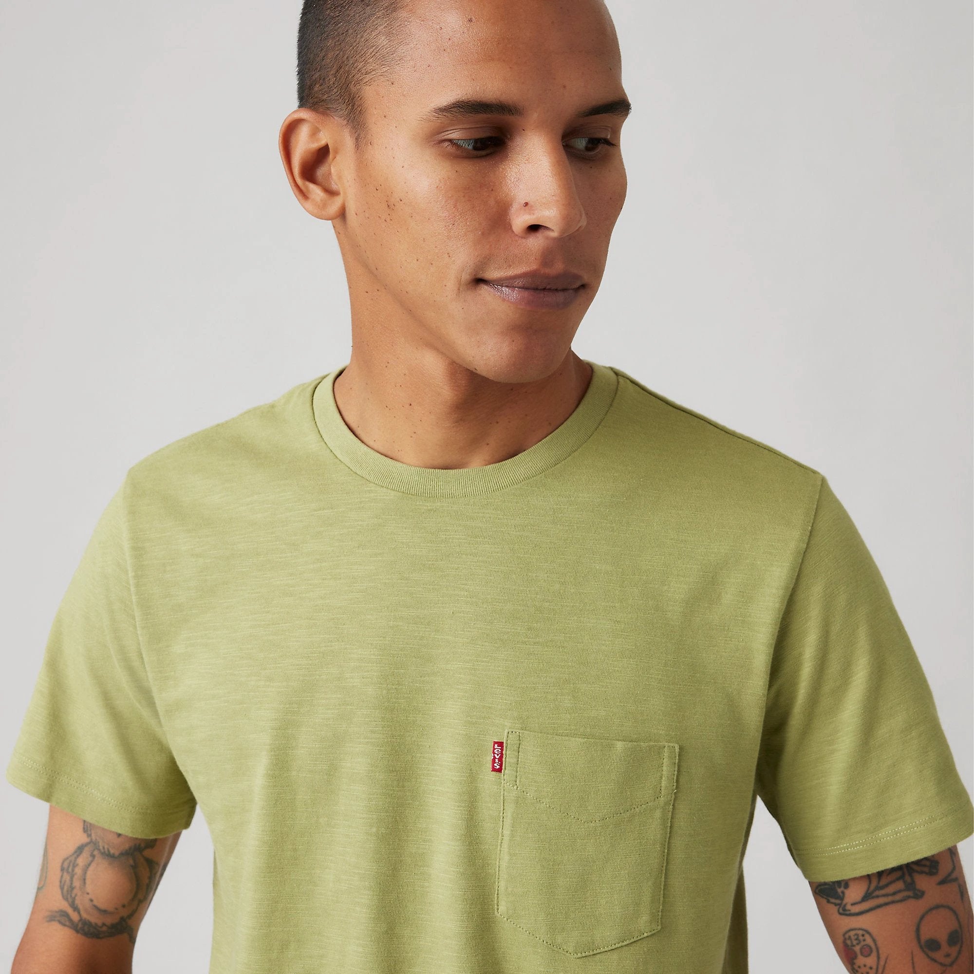 Camiseta Levis Mangas Cortas Lisa Con Bolsillos Para Caballeros by Levis