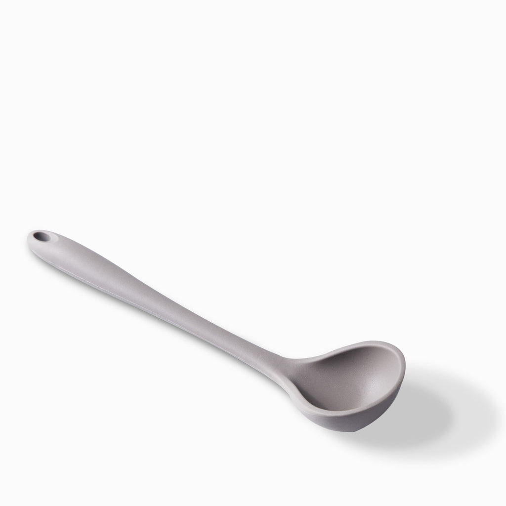 Cucharon sopa en silicona gris