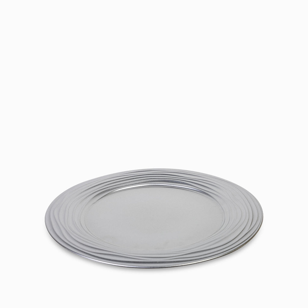 Plato bade dahlia plateado