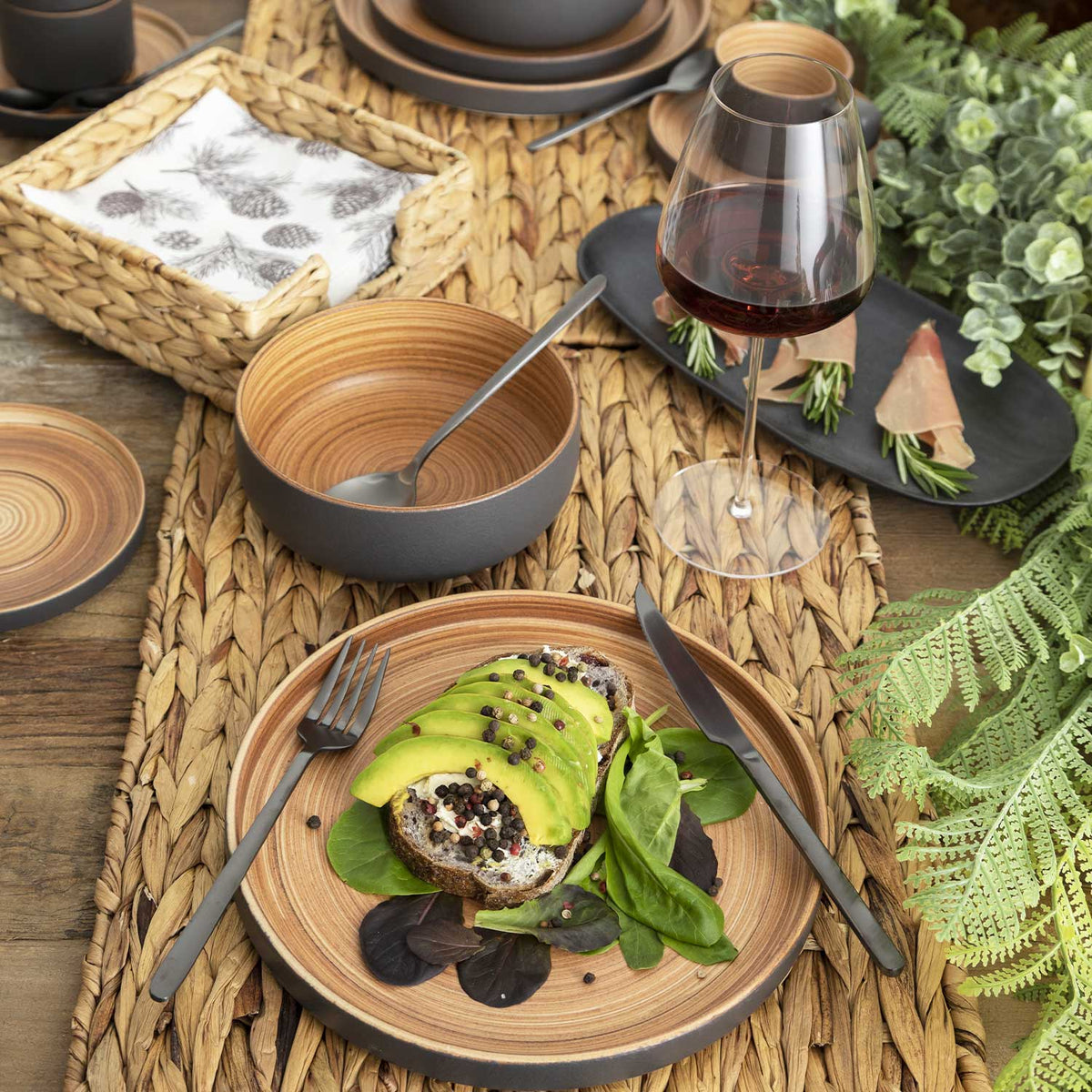 Cubiertos Alton negro mate set x16
