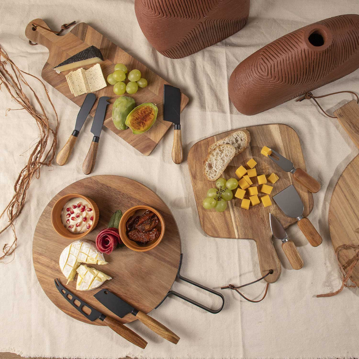 Set tabla rectangular acacia y cuchillos para el queso