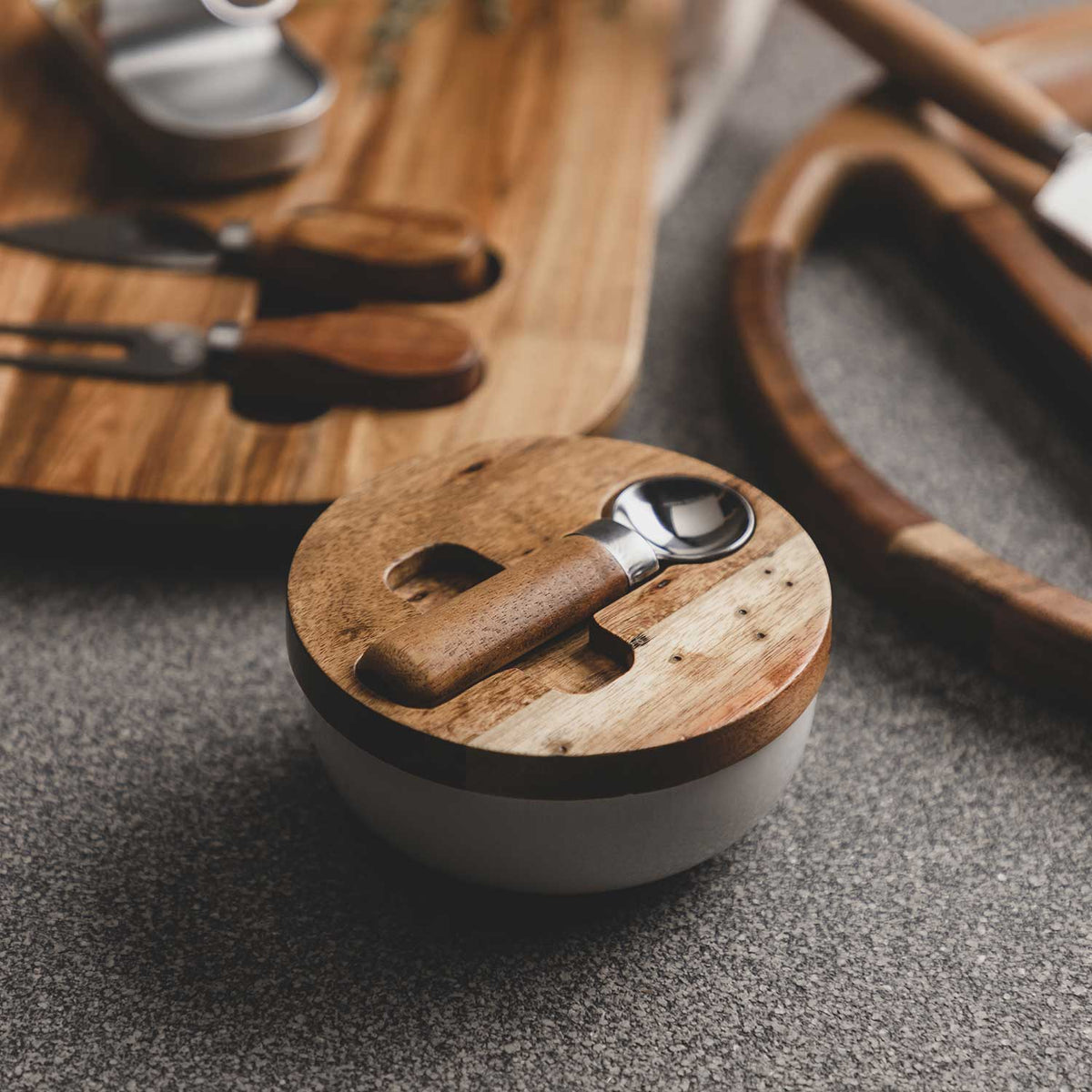 Recipiente en ceramica con cuchara