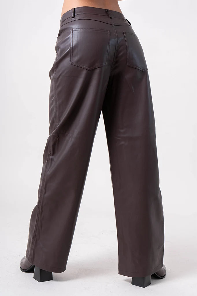 24 PANTALON STRAIGHT EFECTO PIEL IFE ONE.