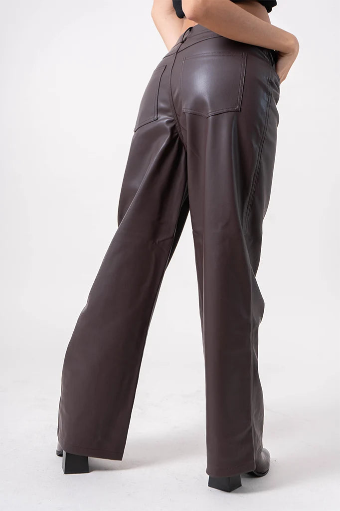 24 PANTALON STRAIGHT EFECTO PIEL IFE ONE.