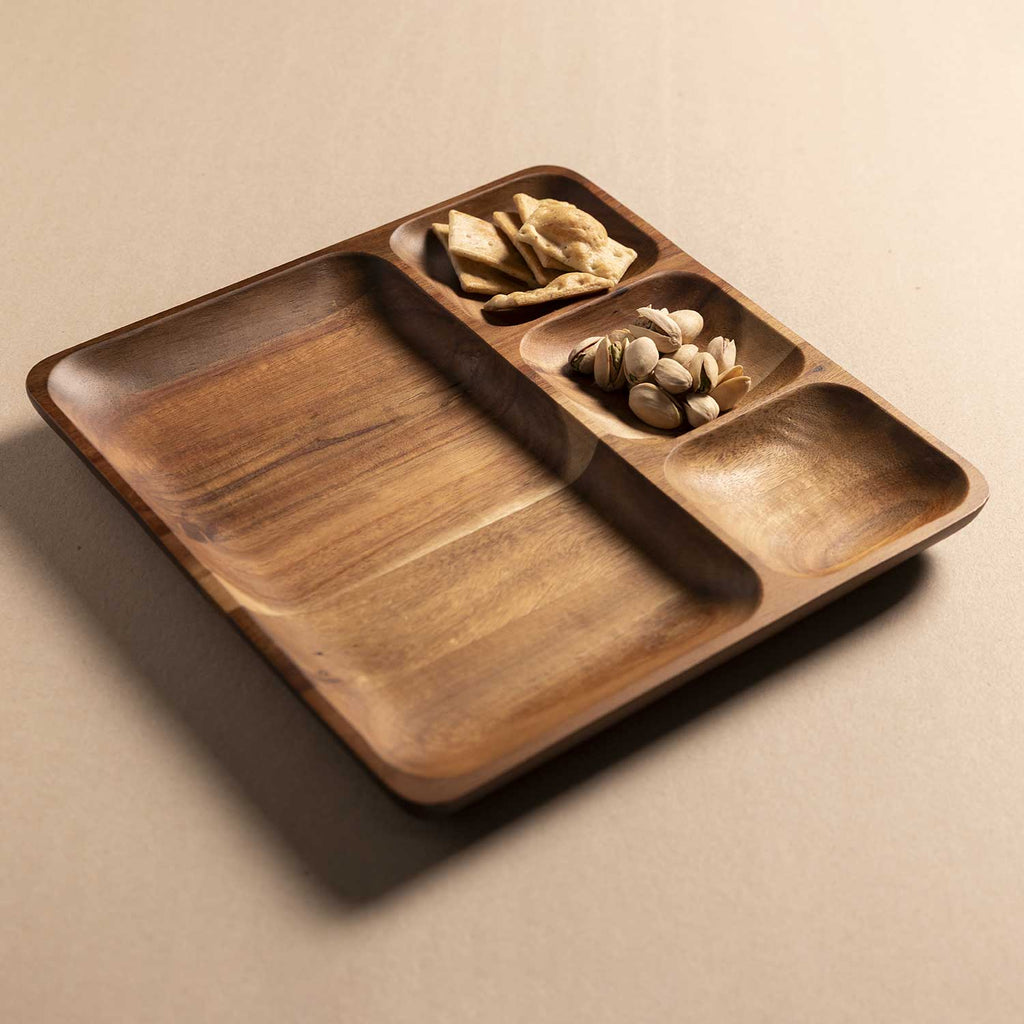 Plato cuadrado divisiones en acacia 25x25cm