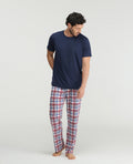 Pijama para hombre St. Even con camiseta azul de manga corta y pantalón largo a cuadros en tela piel de durazno.