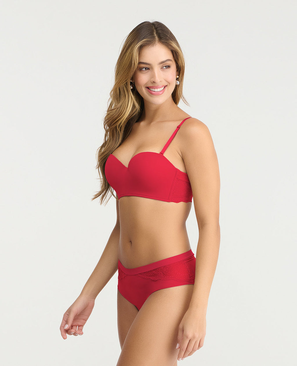 Cachetero rojo St. Even para mujer con tiro medio y laterales en encaje sobre fondo blanco.