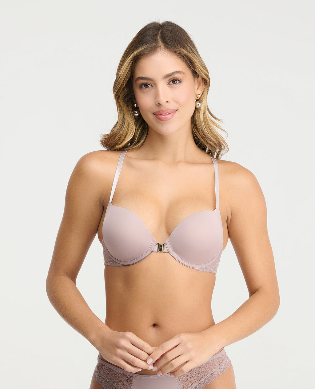 Brasier St. Even de extra realce color malva con broche magnético frontal, cobertura media y detalle de encaje.