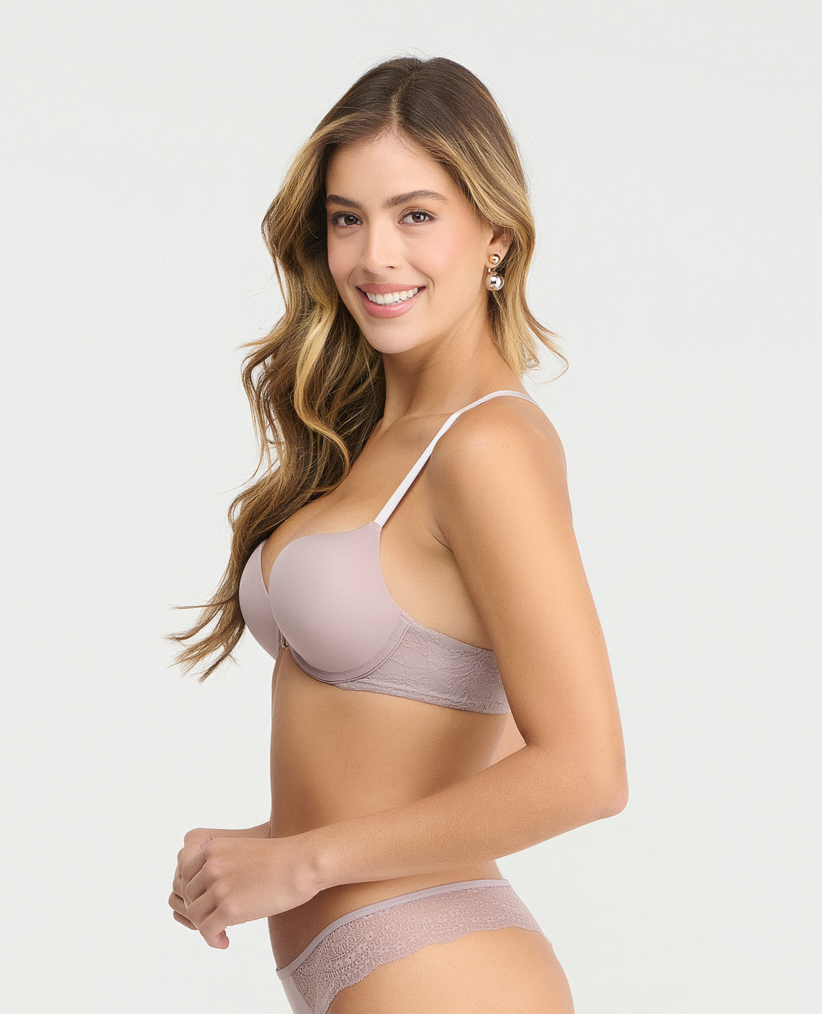 Brasier extra realce St. Even color malva con broche magnético frontal, cobertura media y espalda de encaje.