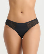 Brasilera semidescaderada negra marca St. Even con detalles en encaje floral y elástico en cintura.