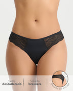 Panty tipo brasilera semidescaderada en color negro con encaje floral en laterales y cintura elástica de St. Even.