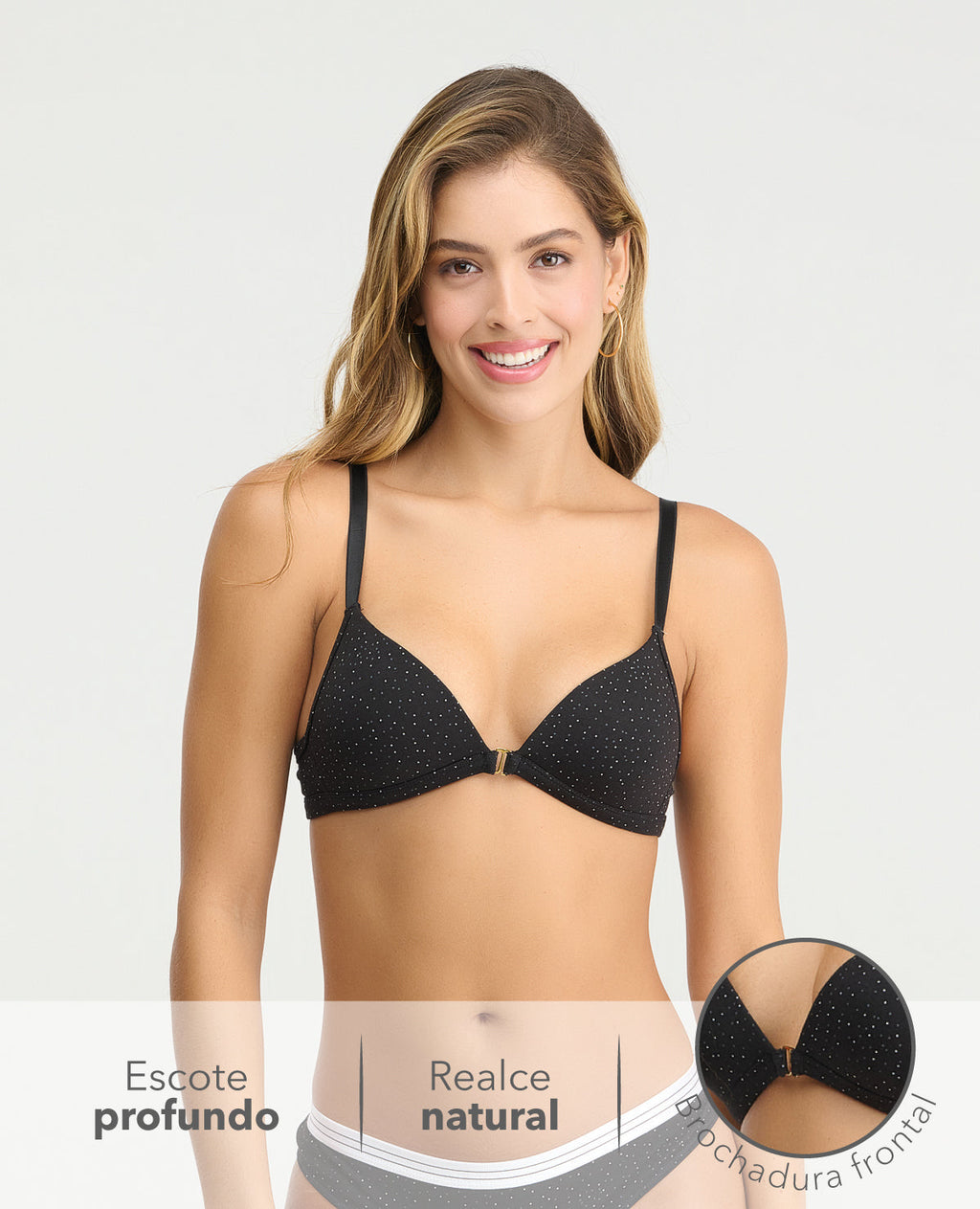 Brasier negro con puntos, realce natural, escote profundo y detalle de broche frontal dorado en primer plano.