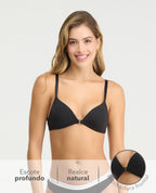 Brasier negro con puntos, realce natural, escote profundo y detalle de broche frontal dorado en primer plano.