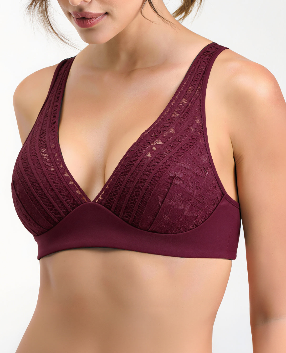 Brasier-Triangular-|-Realce-Natural-|-Sin-varillas_St Even Colombia_49840