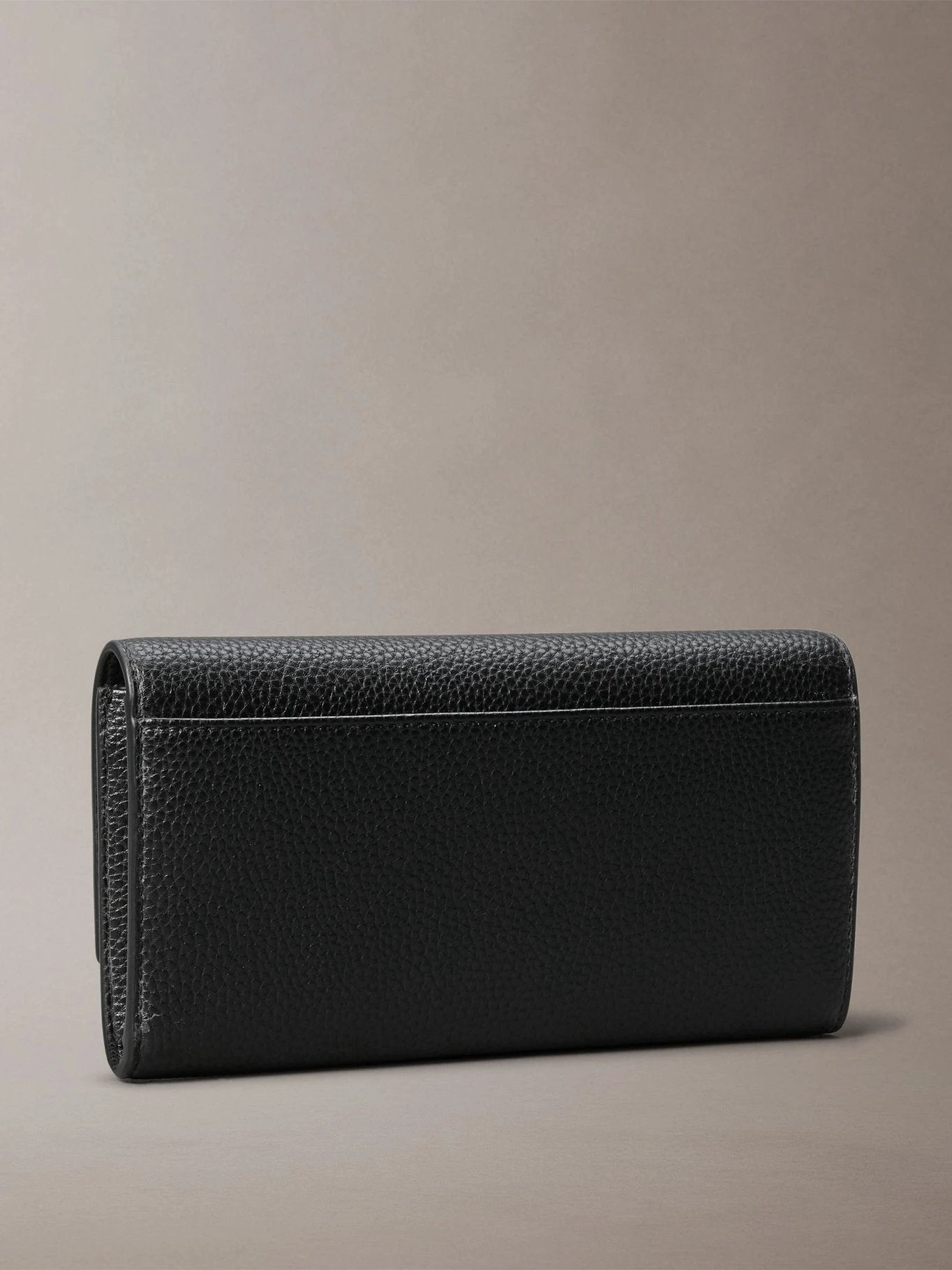 Monedero Calvin Klein Para Damas by Calvin Klein