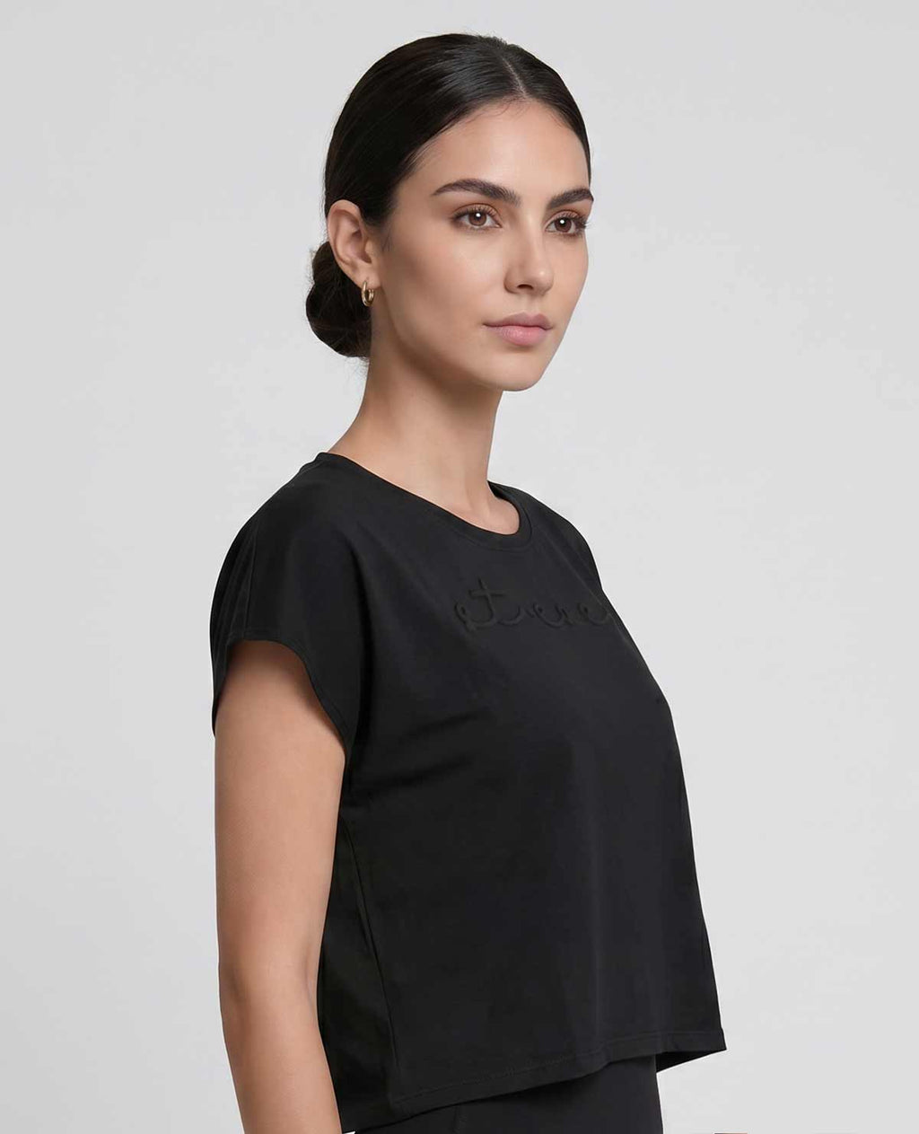 Camiseta Deportiva Cropped | Silueta Holgada | Repujado Frontal - Kliquea