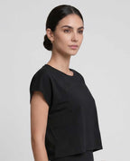 Camiseta Deportiva Cropped | Silueta Holgada | Repujado Frontal - Kliquea