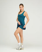 Vestido deportivo azul petróleo silueta semi-ajustada con short interior integrado para tenis y entrenamiento