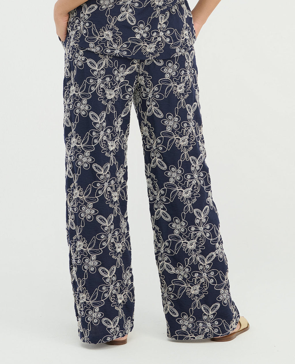Pantalón Largo | Detalles Bordados | Pretina Elástica con Tiras Anudables - Kliquea