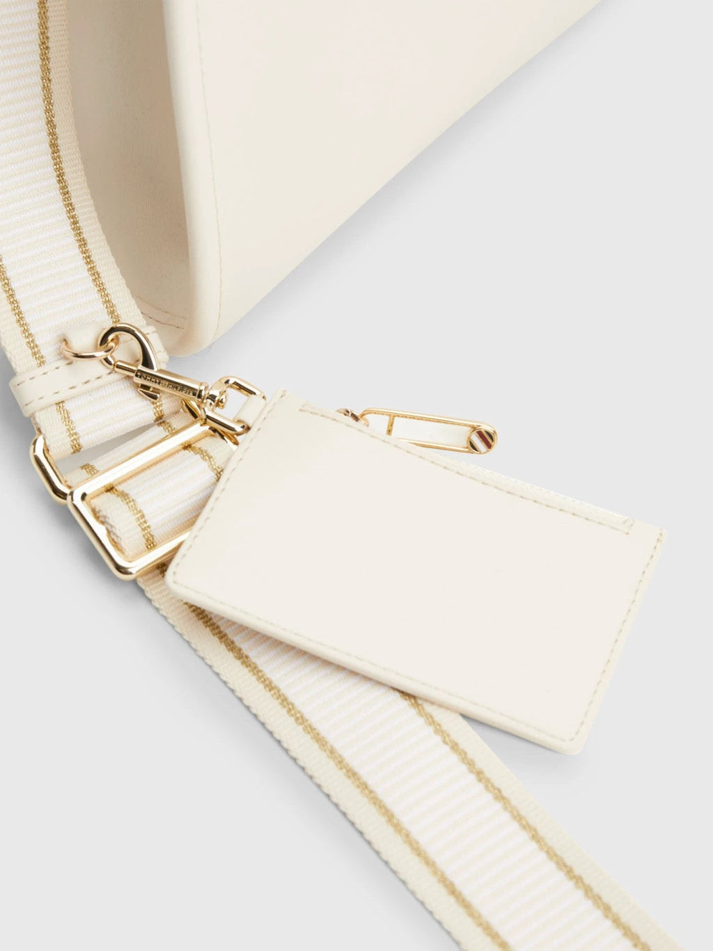 Cartera Tommy Hilfiger Para Damas by Tommy Hilfiger