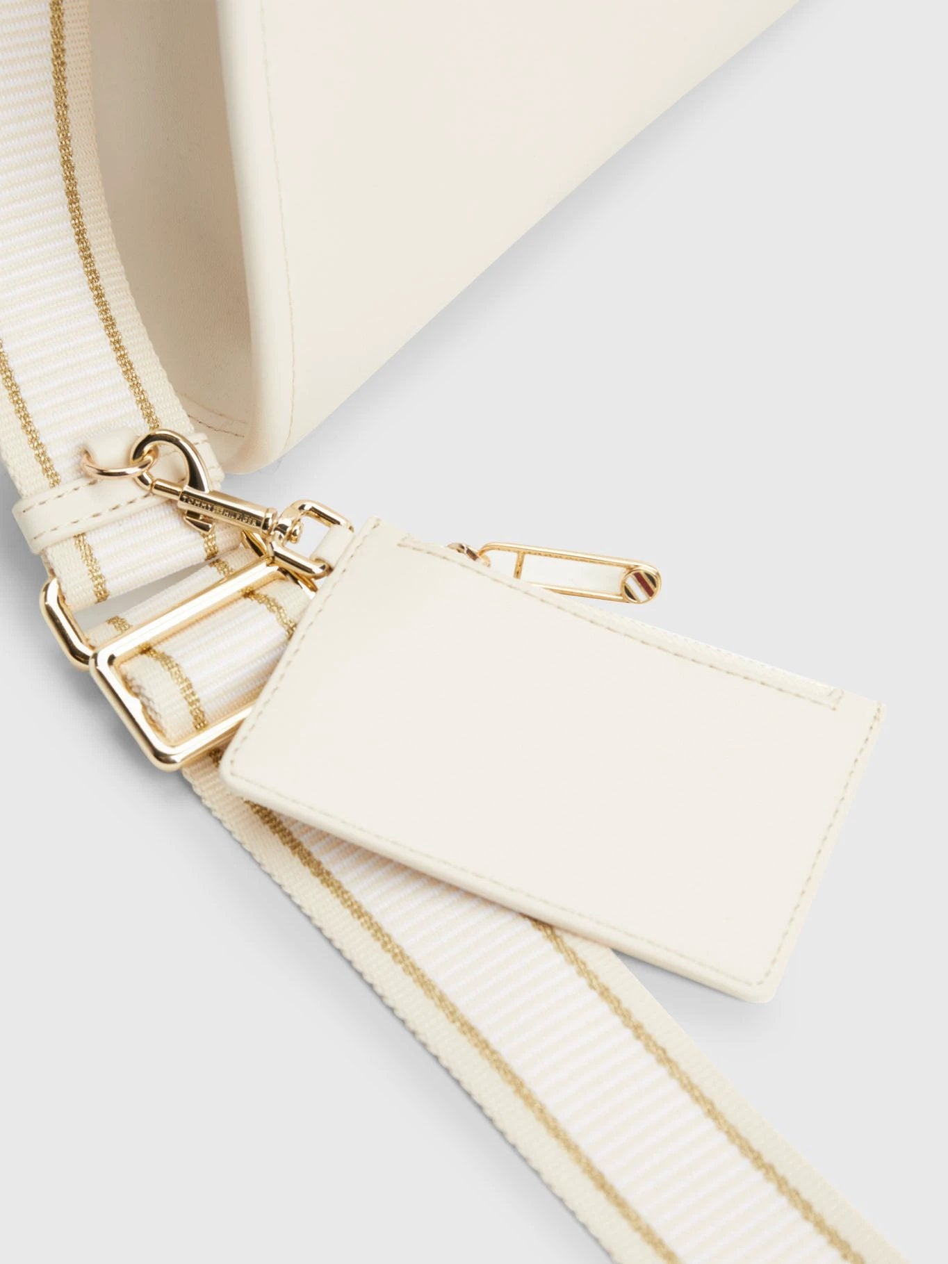 Cartera Tommy Hilfiger Para Damas by Tommy Hilfiger