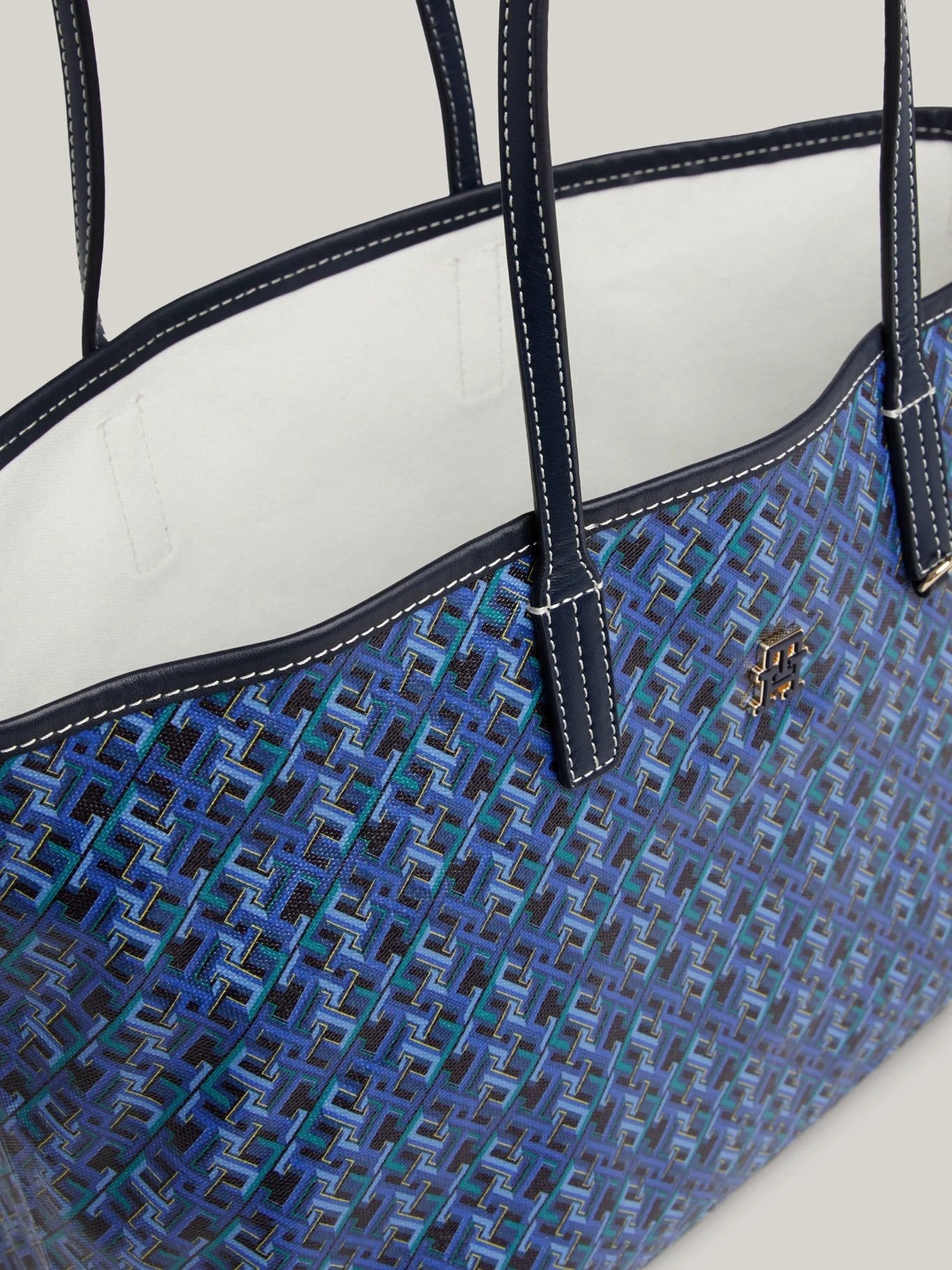 Cartera Tommy Hilfiger P/ Damas by Tommy Hilfiger
