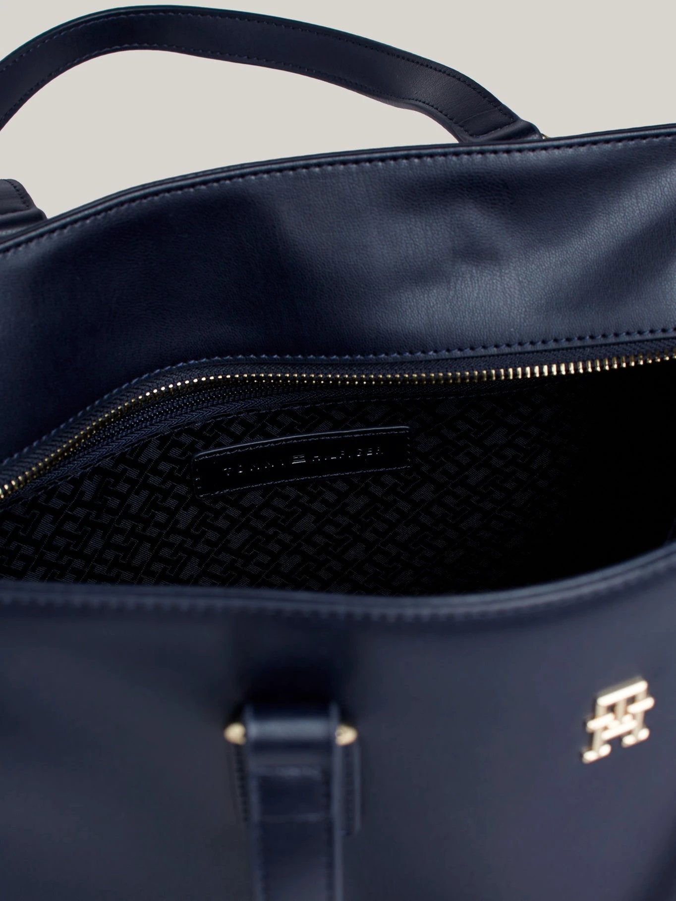 Cartera Tommy Hilfiger P/ Damas by Tommy Hilfiger