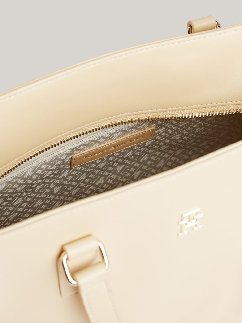 Cartera Tommy Hilfiger P/ Damas by Tommy Hilfiger
