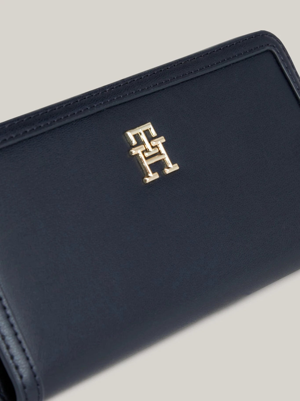 Monedero Tommy Hilfiger Para Damas by Tommy Hilfiger