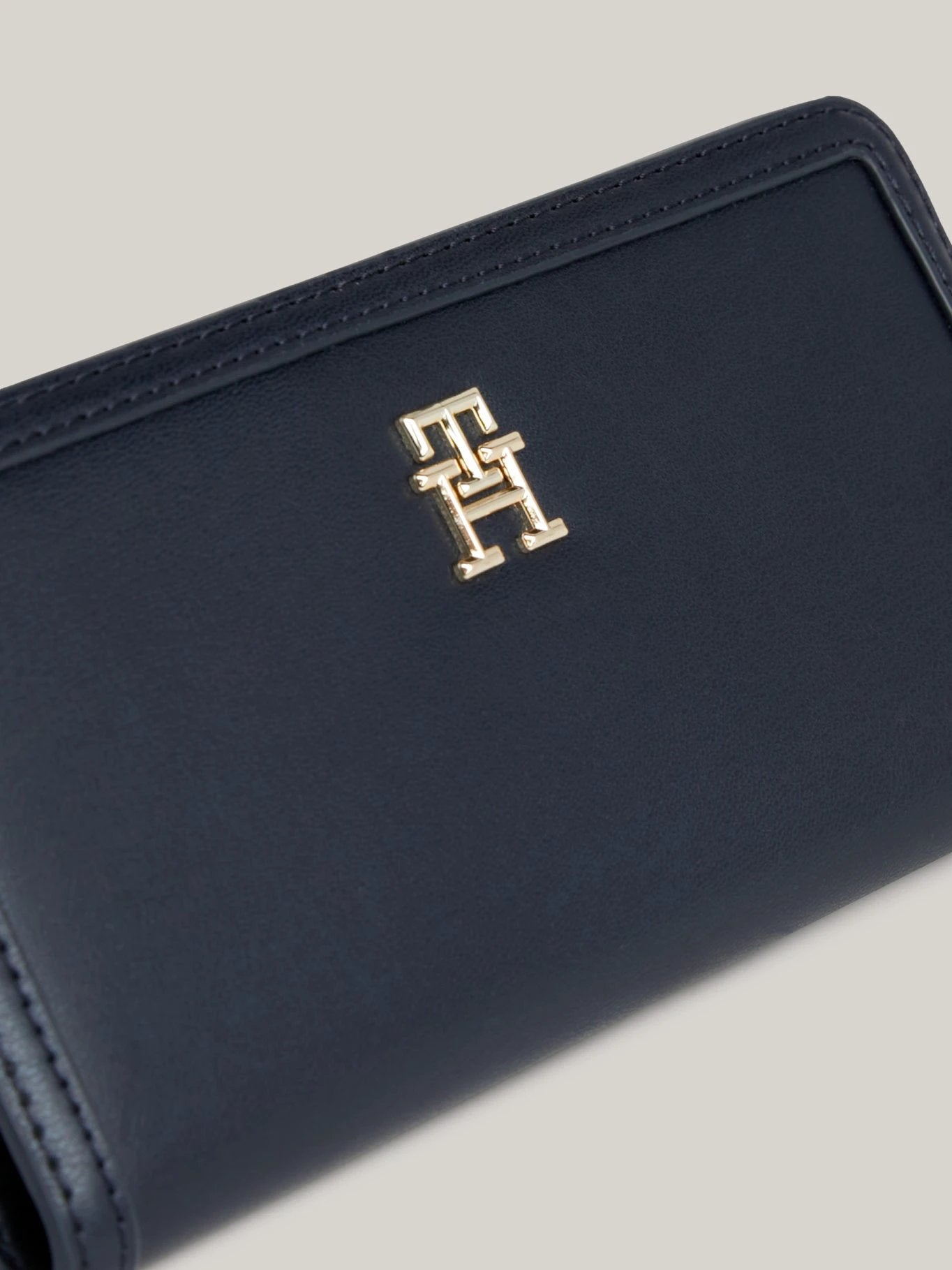 Monedero Tommy Hilfiger Para Damas by Tommy Hilfiger
