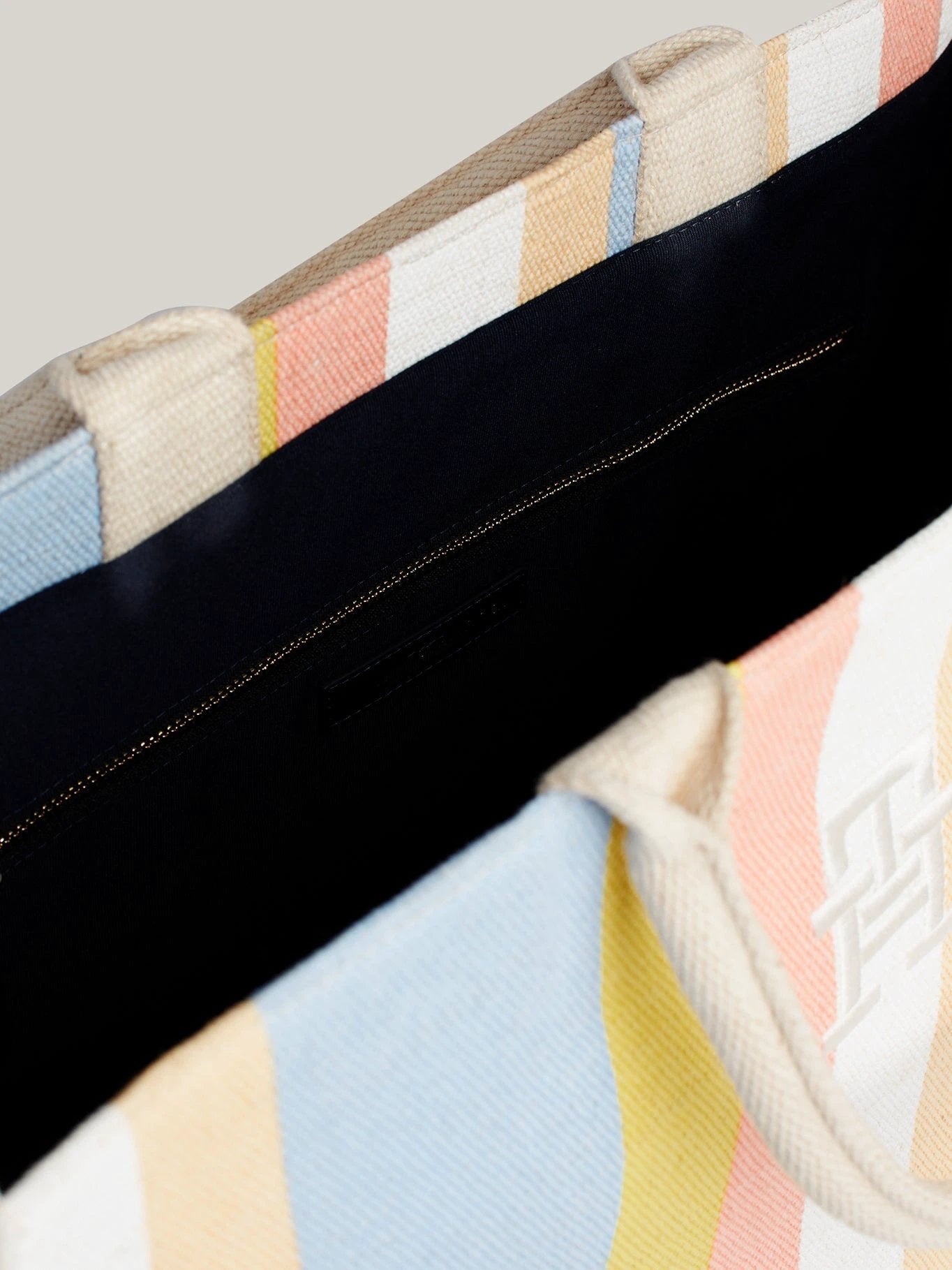 Cartera Tommy Hilfiger P/ Damas by Tommy Hilfiger