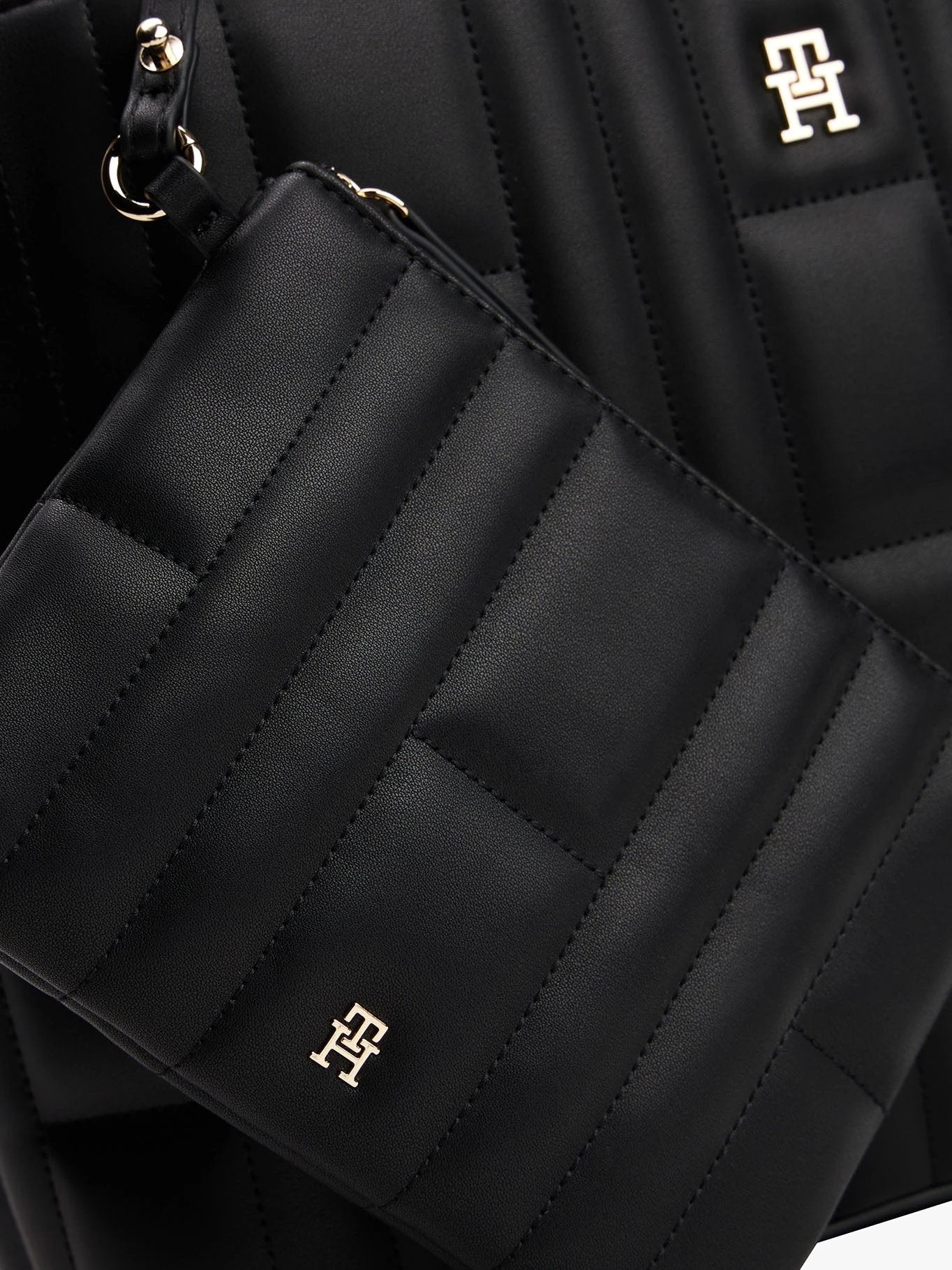 Cartera Tommy Hilfiger Para Damas by Tommy Hilfiger