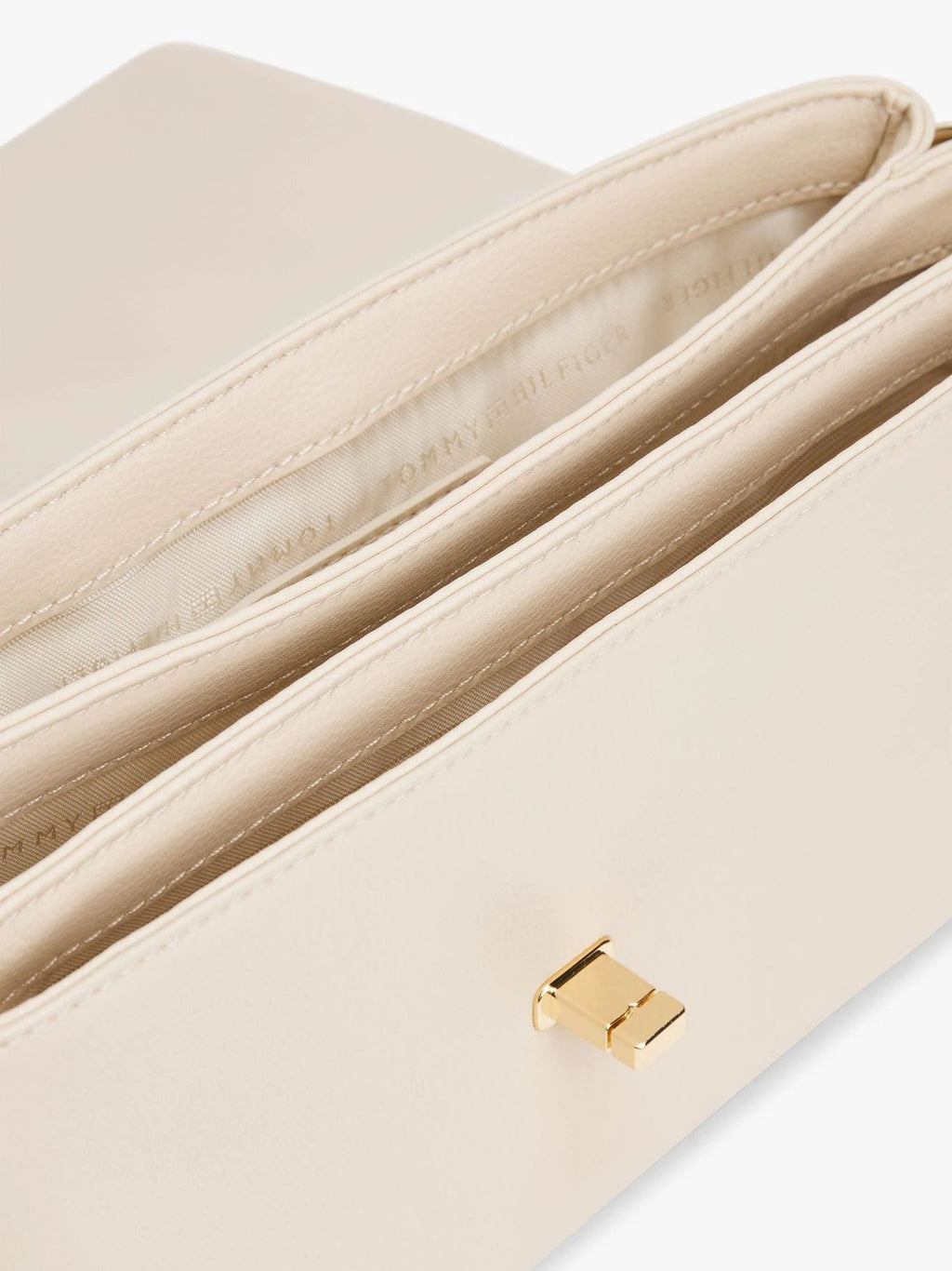 Cartera Tommy Hilfiger Para Damas by Tommy Hilfiger