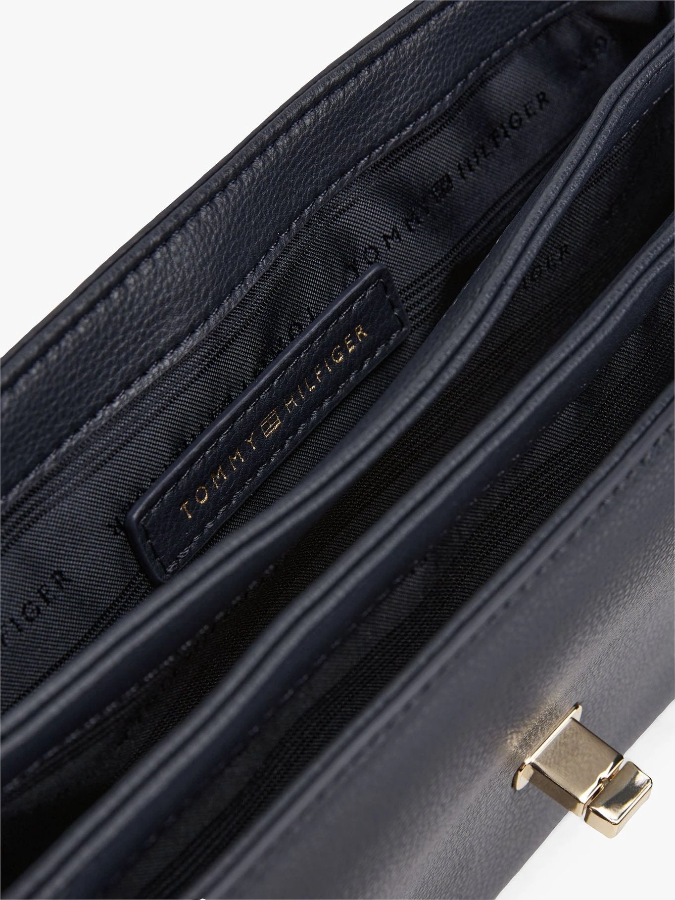 Cartera Tommy Hilfiger Para Damas by Tommy Hilfiger