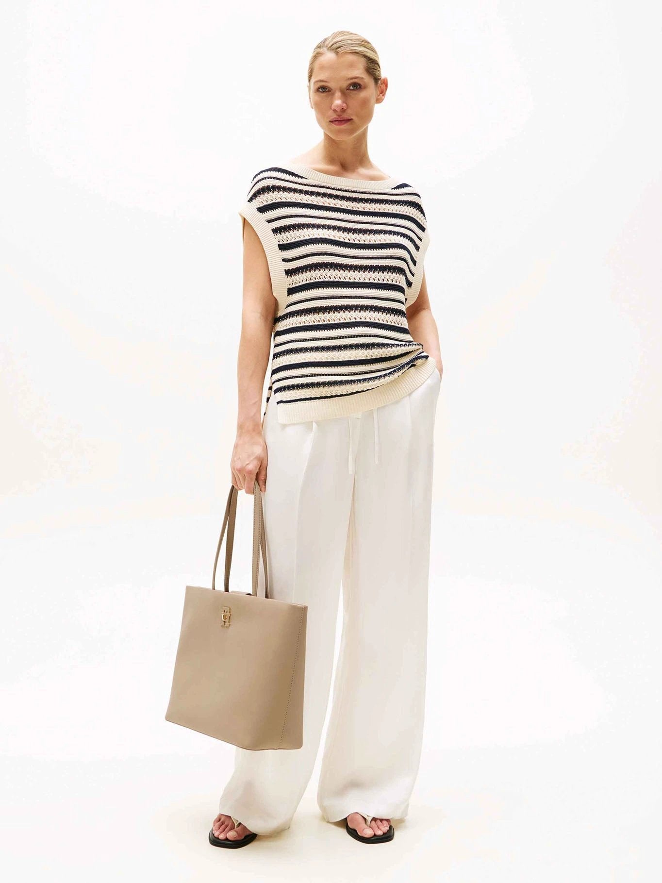 Cartera Tommy Hilfiger Para Damas by Tommy Hilfiger