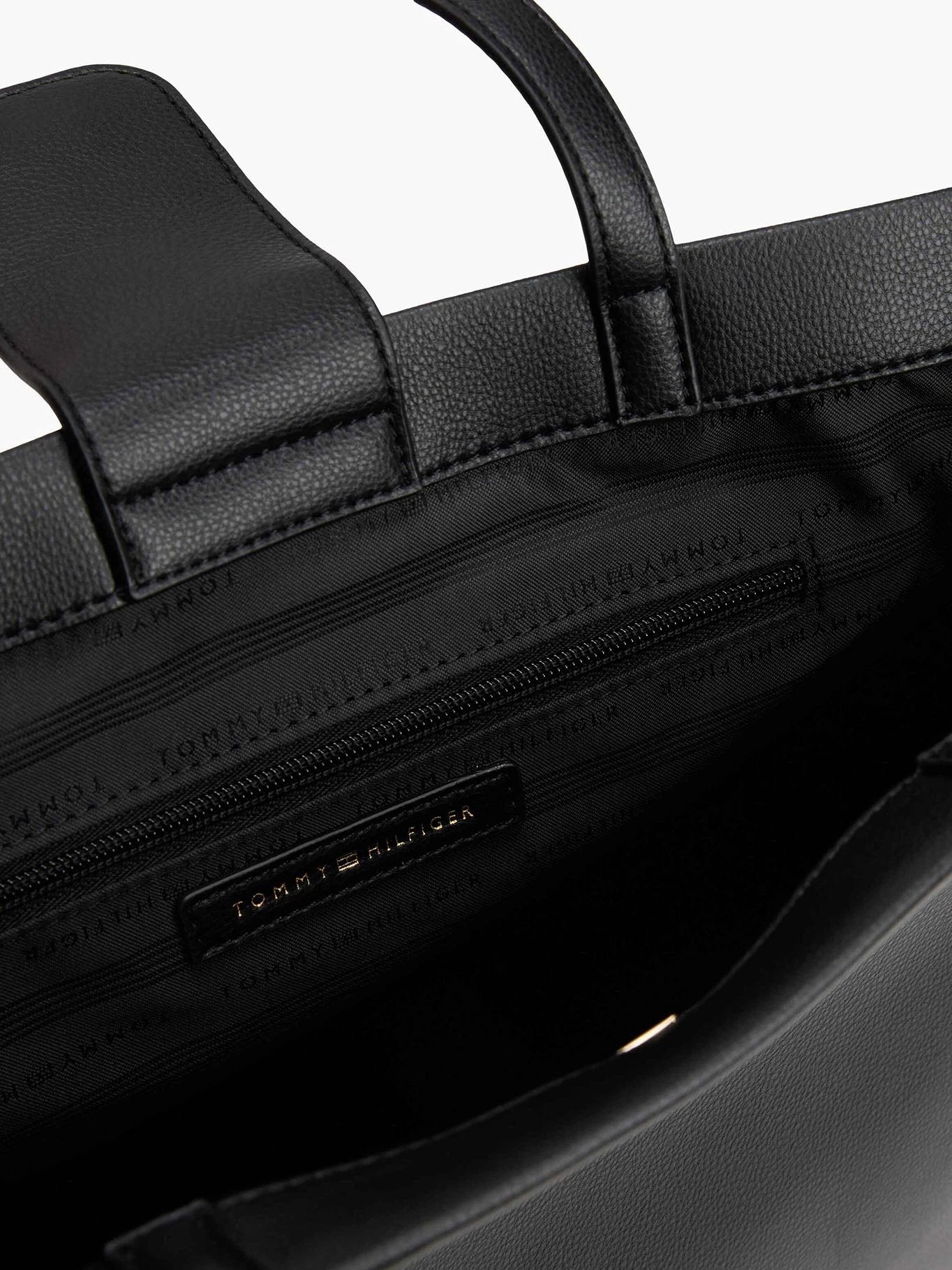 Cartera Tommy Hilfiger Para Damas by Tommy Hilfiger