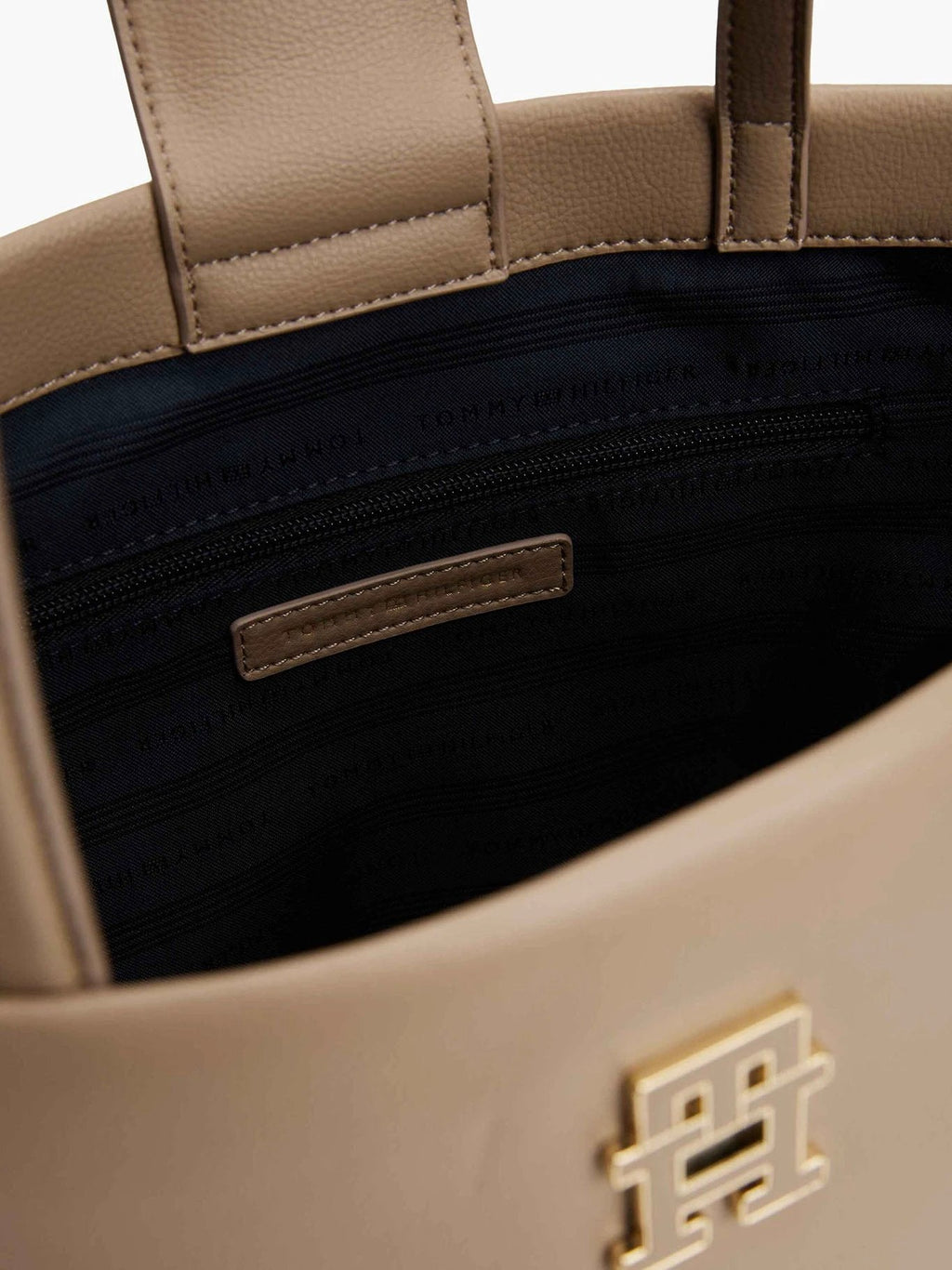 Cartera Tommy Hilfiger Para Damas by Tommy Hilfiger