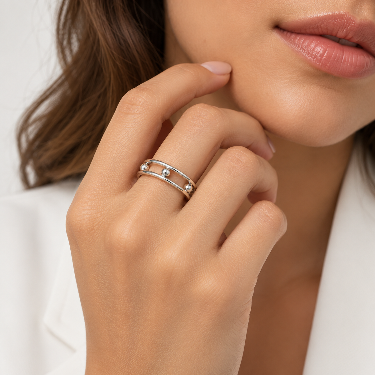 Anillo de plata 925 con piedras negras.