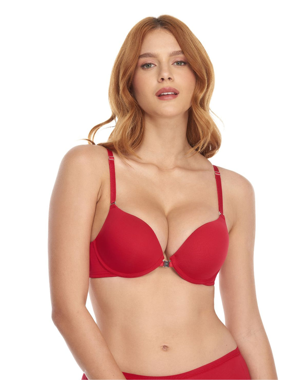 Modelo usando brasier rojo de realce alto con broche frontal, escote profundo y cargaderas graduables.