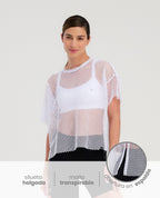 Camiseta cropped blanca St Even en malla transpirable, silueta holgada y abertura posterior.