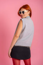 CHALECO TEJIDO CUELLO ALTO 8363 - Kliquea