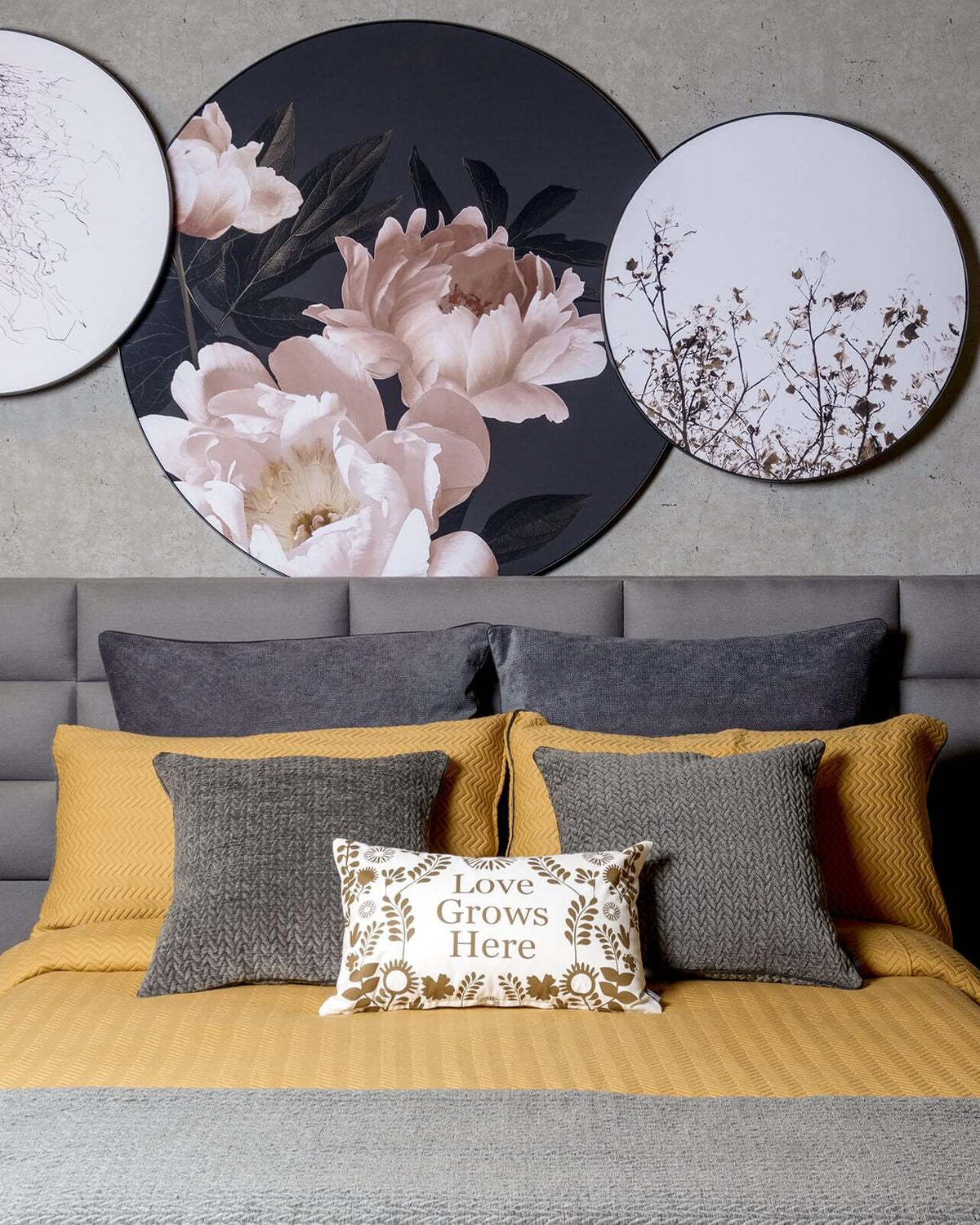 Vibrant Santorini Mostaza Zigzag duvet set in a striking yellow pattern, adding bold sophistication to any bedroom.